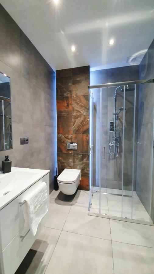 Modern Apartment In The City Center Катовице Экстерьер фото