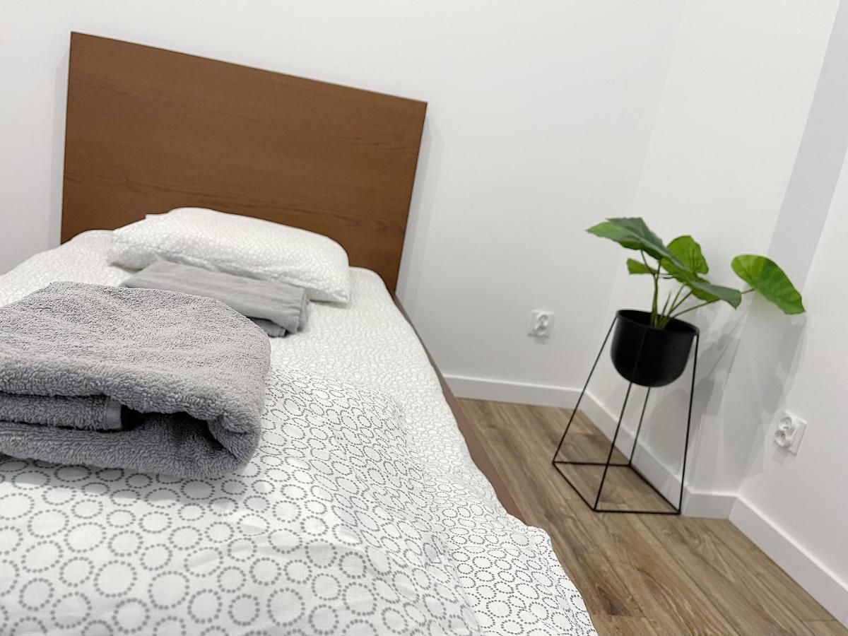 Modern Apartment In The City Center Катовице Экстерьер фото